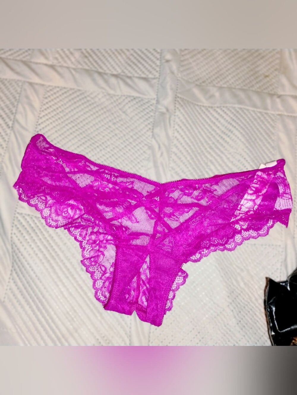 Victoria's Secret Strappy Back Crotchless Lace Cheeky Underwear Size Medium